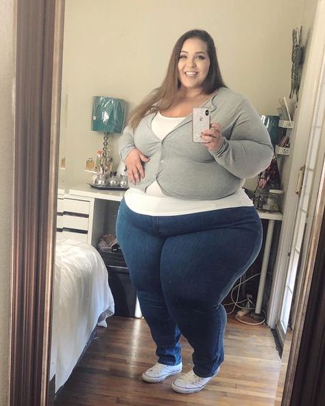 BoBerry on Instagram: "Happy Thanksgiving!!!!! I’m thankful for you!!!! 💗" Purple Uggs, Plus Size Posing, Cute Thanksgiving Outfits, Thankful For You, Thanksgiving Fashion, Thanksgiving Outfits, Curvy Women Outfits, Thanksgiving Outfit, Going Out Outfits