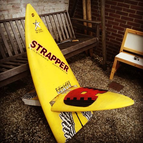 Diy surfboard chair! Surfboard Chair, Surfboard Decoration, Diy Surfboard, Deco Surf, Wood Sculpture Art, Surfboard Decor, Surf Decor, Surfboard Art, Camping Chairs