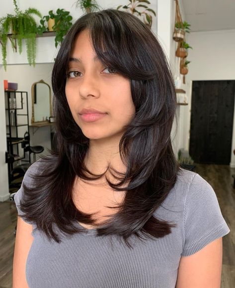 Styled Short Layered Hair, Short Layers Hair With Bangs, Side Bangs On Round Face, Layered Hair Medium Straight Shoulder Length With Curtain Bangs, Midlength Layers Haircut, Layed Hair With Curtain Bangs, Short Length Hair With Layers And Bangs, Short Curtain Bangs With Layers, Hair Layers Short