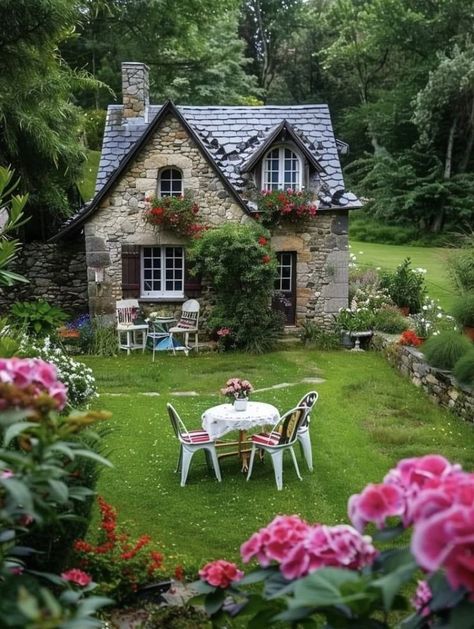 Small Stone Cottage, Home Design Architecture, Cute Cottages, Cottage Aesthetic, Fairytale Cottage, Casa Country, Quaint Cottage, Cottage Style Homes, Dream Cottage