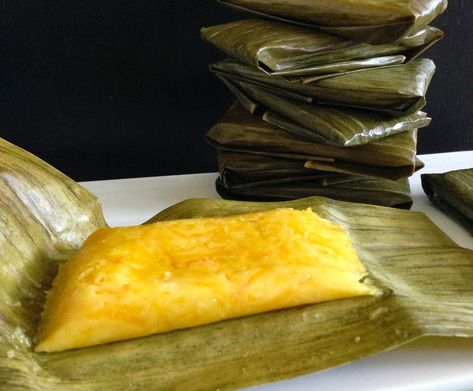 A friend of mine came over on the day while I was making bánh nậm (steamed flat rice dumpling).  She was so excited to see the cakes wr... Cambodian Desserts, Pumkin Cake, Rice Dumpling, Cambodian Food, Khmer Food, Cake Wraps, Florida Food, Food Street, India Food