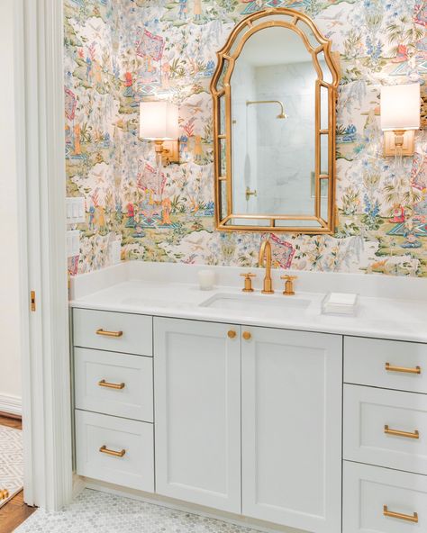 Bright Color Bathroom Ideas, Grand Millennial Bathroom, Millennial Aesthetic, Girly House, Beautiful Walls, Bedroom Board, Future Bathroom, Bungalow Cottage, College House