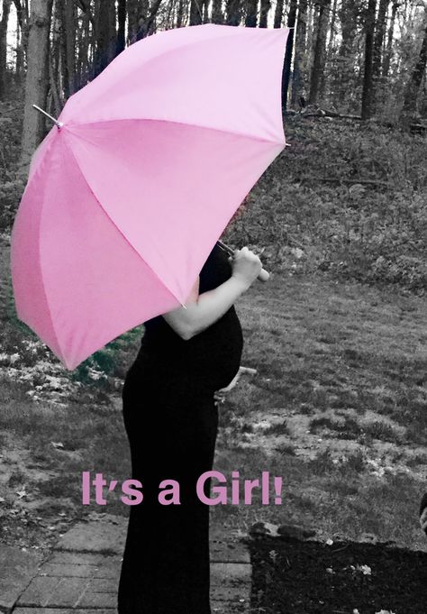 Umbrella Gender Reveal Photoshoot, Umbrella Gender Reveal, Gender Reveal Photoshoot Ideas, Gender Reveal Photoshoot, Reveal Photoshoot, Gender Reveal Pictures, Gender Reveal Photo, Second Pregnancy Announcements, Simple Gender Reveal