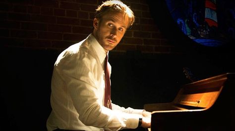 Ryan Gosling in "La la land" Ryan Gosling Piano, Casey Affleck, Captain Fantastic, Райан Гослинг, Neil Armstrong, Playing Piano, Denzel Washington, Celebrities Humor, What Really Happened