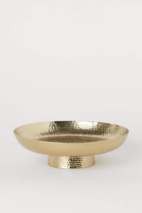 H&M - Hammered Metal Dish - Gold. #affiliate #golddecor #goldtray #golddish #homedecor Small Mediterranean Homes, Mediterranean Decor Tuscan, Tuscan Homes Interior, H M Home Decor, Mediterranean Furniture, Luxury Mediterranean Homes, Mediterranean Homes Exterior, Mediterranean Home Interior, Modern Mediterranean Homes