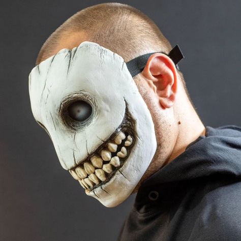 New creepy smiley mask. #mask #helloween #cosplay #ukrainecosplay Skull Mask Halloween, Horror Mask Ideas, Mascaras Aesthetic, Mask Design Drawing, Slasher Mask, Smiley Mask, Ghoul Mask, Mask Reference, Fantasy Costume Design