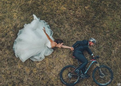 #weddingdress #wedding #couple #weddingbikes #bike #mtb #offroad #mountainbike #biking #weddingday #weddingshot #canyon #jerma #outdoors… Mountain Bike Wedding, Mtb Wedding, Motorbike Wedding, Wedding Bike, Asheville Elopement, Bike Wedding, Bicycle Wedding, Adventure Couple, Bike Mtb