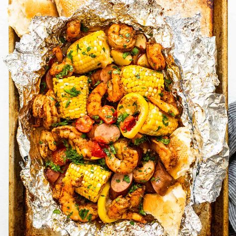 Grilled Shrimp Foil Packets - Fit Foodie Finds Shrimp Foil Packets Oven, Shrimp Boil Foil Packs, Grilled Dinner Recipes, Boil Recipes, Shrimp Corn, Cajun Shrimp Recipes, Foil Pack Dinners, Foil Packet Dinners, Foil Dinners