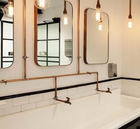 © Mara Sánchez Renero Labelle Industrial Bathroom Decor, Toilette Design, Restaurant Bathroom, Wc Design, Industrial Style Bathroom, Restroom Design, Public Bathrooms, Washroom Design, Vintage Industrial Decor