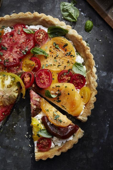 Heirloom Tomato Tart Heirloom Tomato Tart, Magazine Recipes, Tomato Tart, Heirloom Tomato, God Mat, Tomato Recipes, A Pizza, Tart Recipes, Pavlova