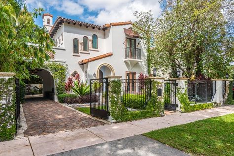 Spanish Mediterranean Two-story 555 Two Story Spanish Style Homes, 2 Story Spanish Style Homes Exterior, Small Two Story Spanish Style Homes, Spanish Style Front Elevation, Spanish Elevation, 3 Story Mediterranean House Plans, Spanish Style Exterior, Modern Spanish Revival, Spanish Style Home Interior