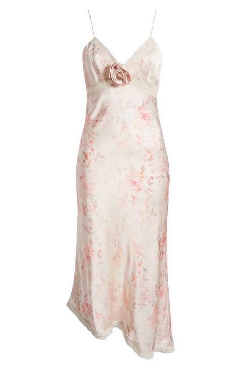 Carrie Bradshaw Floral Dress, Rose Applique Dress, Flats Summer Outfit, Midi Graduation Dress, Quince Guest Outfit Dresses, Garden Party Dresses, Summer Dress Midi, Floral Dress White, Clubbing Outfit