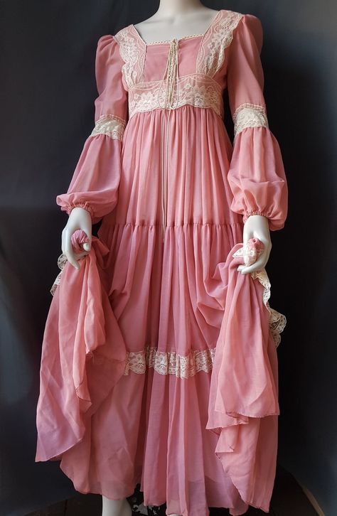 Pink Medival Dresses, Pink Witch Aesthetic Outfit, Pink Fantasy Outfit, Ren Faire Dress, Witch Aesthetic Outfit, Peasant Costume, Oc Dress, Medieval Clothes, Fantasy Dresses