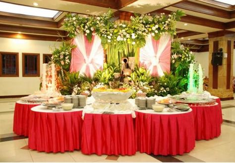 Buffet Table with amazing backdrop! Wedding Catering Display, Wedding Food Catering, Buffet Set Up, Catering Logo, Catering Food Displays, Catering Display, Buffet Set, Banquet Table, Wedding Buffet