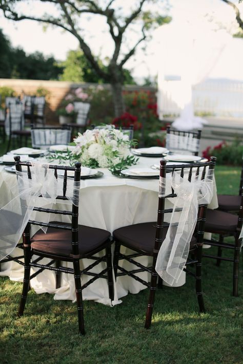 Brown Chiavari Chairs Wedding, Wedding Chairs Black, Black Chairs Wedding, White Chairs Wedding, Chairs Photography, Chiavari Chairs Wedding, Brides Chair, Chivari Chairs, Chair Photography