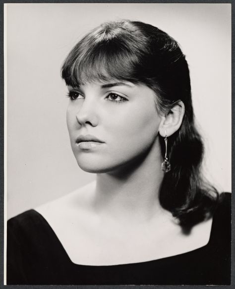 Tyne Daly portrait, 1960s Tyne Daly, Cagney And Lacey, Star Beauty, Retro Photography, The Virginian, Stars Then And Now, Emmy Awards, Tony Awards, New York Public Library