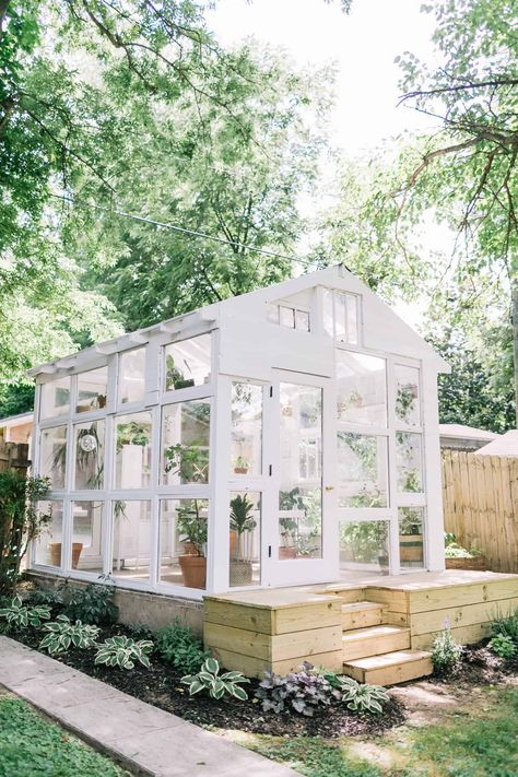 White Greenhouse, Serre Diy, Recycled Windows, Diy Garden Landscaping, Mini Serre, Diy Greenhouse Plans, Build A Greenhouse, Greenhouse Ideas, Backyard Greenhouse