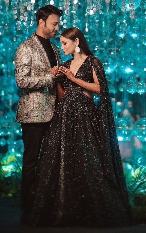 Black Gown For Reception, Western Jewellery For Gown, Gown Party Wear Reception Dresses, Sangeet Gown, Engagement Dress For Bride Indian, Reception Poses, Lengha Design, Sangeet Function, Cocktail Party Attire