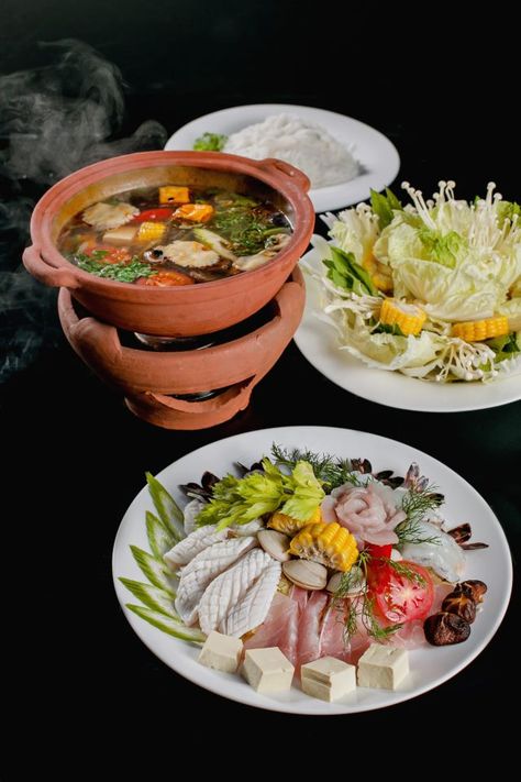 Have you ever tried a hotpot in Thailand or Vietnam? Best Thai Food, Food Cart Design, Thailand Food, Hotel Food, Traditional Cakes, Food Cart, Vietnamese Recipes, Food Culture, Foods To Eat