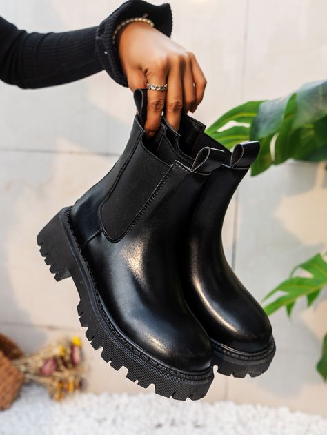 Half Boots Women, Black Boots Aesthetic, Outfits Frühling, Country Outfitter Boots, Chelsea Boots Men Outfit, 2 Aesthetic, Boots Men Outfit, Chelsea Boots Black, Half Boots