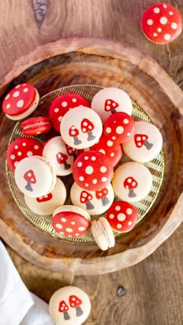 Mushroom Macarons, Mushroom Treats, Macaroon Designs, Macaron Designs, Macarons Ideas, Macarons Aesthetic, Fairy Food, Spring Baking, Cupcake Wars