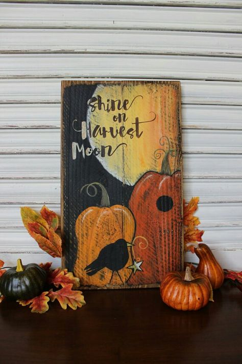 Cute fall decor. Fall Wood Crafts, Fall Wood Signs, Christmas Paintings On Canvas, Primitive Fall, Fall Deco, Autumn Decorating, Pumpkin Ideas, Pumpkin Painting, Pumpkin Art