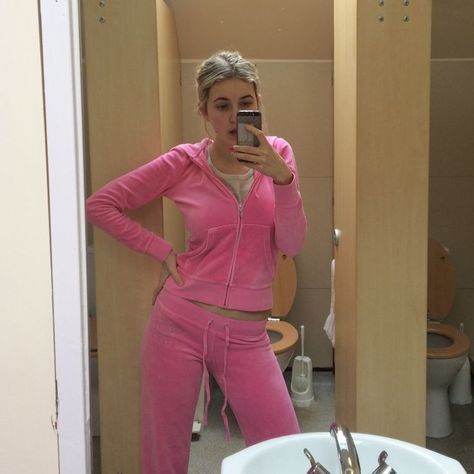 Juicy Couture Track Suit Skirt Juicy Couture Track Suit Aesthetic, Track Suit Aesthetic, Pink Velour Tracksuit, Juicy Couture Track Suit, Suit Aesthetic, Juicy Couture Clothes, Juicy Tracksuit, Fit Checks, Velvet Tracksuit