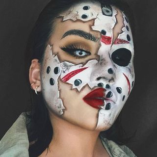 Makeup Discovery💄 (@makeup_discovery_daily) • Instagram photos and videos Movie Character Makeup, Maquillage Halloween Clown, Pastel Clown, Happy Friday The 13th, Movie Makeup, Creepy Halloween Makeup, Holiday Makeup Looks, Face Art Makeup, Amazing Halloween Makeup