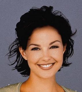 ASHLEY JUDD - Harvard Graduate, Humanitarian, Highly Intelligent,  Prepared Actress and a Very Elegant Lady. Ashley Judd 90s, Stars D'hollywood, Ashley Judd, Hairstyle Gallery, Actrices Hollywood, Celebrity Hairstyles, Great Hair, Up Girl, New Hair