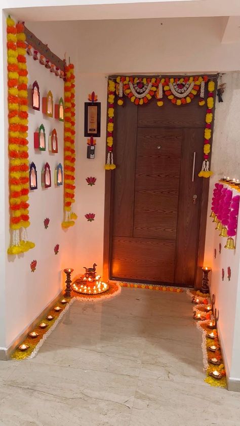 Simple Flower Rangoli, Diwali Decoration Ideas, Mandir Decoration, Home Flower Decor, Pooja Decoration, Ganpati Decoration At Home, Rangoli Designs Simple Diwali, Janmashtami Decoration, Diy Floral Decor