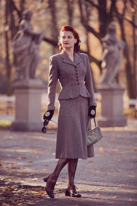 40s Mode, Estilo Pin Up, Vintage Suits, 40s Fashion, Foto Vintage, Vintage Mode, 1940s Fashion, Moda Vintage, Look Vintage