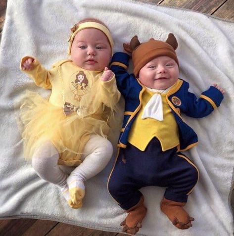 Twin Baby Costumes, Baby Birthday Photoshoot, Halloween Parejas, Baby Boy Hairstyles, Baby Birthday Themes, Disney Baby Shower, Clever Halloween Costumes, Newborn Twins