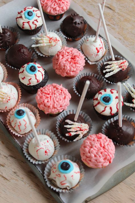 Spooky cake pops and cupcakes! . . #cakepops #halloween #halloweentreats #cupcakes #chocolate #brains #eyeballs #eyeballcake #braincupcakes #icing #sweets Brain Cake Pops, Spooky Cake Pops, Recipes To Sell, Halloween Cake Balls, Creepy Halloween Desserts, Halloween Cakepops, Eyeball Cupcakes, Eyeball Cake Pops, Brain Cupcakes