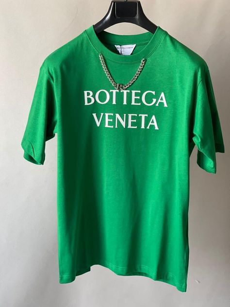 Bottega Veneta Tshirt, Mens Fashion Classic, Men Wear, Inspiration Photo, Mens Tee Shirts, Lookbook Outfits, Black Light, Design Inspo, Bottega Veneta