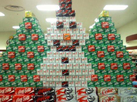 Grocery Store Christmas Displays, Grocery Display, Coke Christmas, Christmas Store Displays, Liquor Display, Beer Display, Coca Cola Mini, Drink Display, Christmas Displays