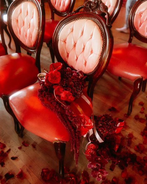 When your favorite color is red ❤️🌹💋 and you make it your whole personality on your wedding day 📍: Madonna Inn Workshop: @rideordieretreats Floral/event design: @flowerdisco_ Lead photographer: @fromthedaisies Tablescape Stylist: @rivieracreative_ Wardrobe Stylist: @nataliegray_styles Makeup: @katamakeup Gown: @dalliancegownrentals Red Veil: @madisonchamberlain_ White Veil: @houseoflockhart_ Rentals: @allaboutevents @territorywest Tableware: @tablemethod Linens: @bbjlatavola Cake: @sloca... Red Veil, Madonna Inn, White Veil, White Veils, Floral Event Design, Wardrobe Stylist, On Your Wedding Day, Event Design, Madonna