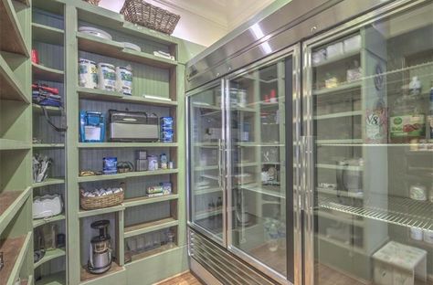 Wow. Look at this pantry! Pantry With Fridge, Pantry Inspiration, Dream Pantry, Pantry Room, Butler’s Pantry, Outdoor Kitchen Appliances, Fabulous Kitchens, Kitchen Pantry Design, Pantry Design