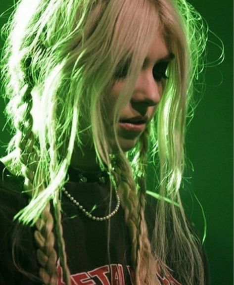 90s Grunge Hair, Short Grunge Hair, Messy Braids, Estilo Rock, Taylor Momsen, I'm With The Band, Long Blonde, Grunge Hair, Aesthetic Hair