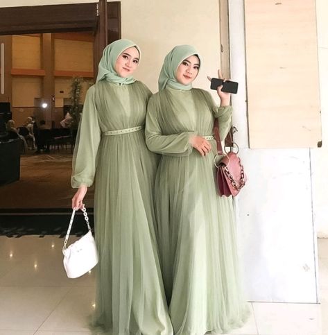 Seragam Bridesmaid, Tile Dress, Dress Invitations, Dress Kondangan, Model Gamis, Hijab Wedding, Muslimah Dress, Dress Muslim, Indian Gowns Dresses