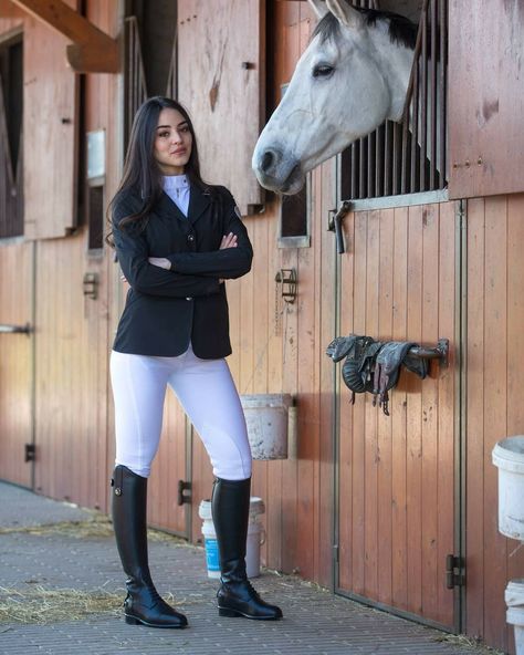 Riding Outfit Equestrian, Riding Boot Outfits, Sport Editorial, Flat Riding Boots, Outfit Modest, Horseback Riding Outfits, Horse Riding Outfit, Fall Knit Sweater, Riding Boots Fashion