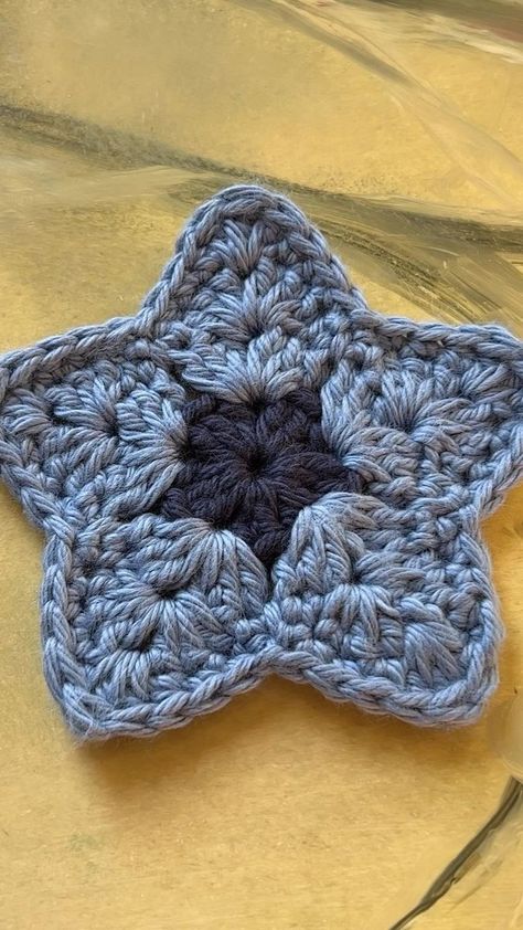 Crochet Star Pouch Tutorial, Granny Square Star Crochet Pattern, Crochet Star Cardigan, Star Bag Crochet Pattern, Crochet Stars Pattern Free, Star Sweater Crochet, Crochet Star Coaster, Crochet Star Sweater, Moon And Stars Crochet