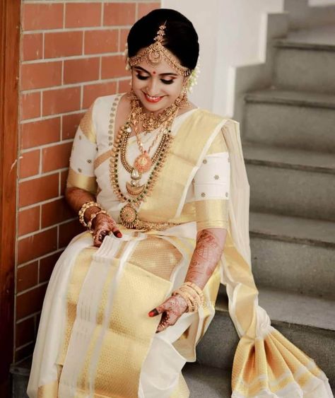 Different Ways To Wear Blouse Designs For Kasavu Saree Set Saree Kerala, Kerala Kasavu Saree, Kerala Saree Blouse, Indian Blouses, Kerala Saree Blouse Designs, Bridal Hairstyle Indian Wedding, Kasavu Saree, Kerala Bride, Indian Bridal Sarees