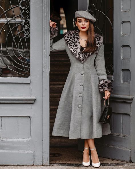 3,308 Likes, 26 Comments - British Retro 🇬🇧 (@british_retro) on Instagram: “Turn the ordinary into the extraordinary with our Wonderland coat. Here @misspsychocat looking…” Gray Outfits, Vintage Faux Fur Coat, Priority List, Retro Mode, Coat Winter, Snow Leopard, Vintage Coat, Vintage Glamour, Inspiration Mode