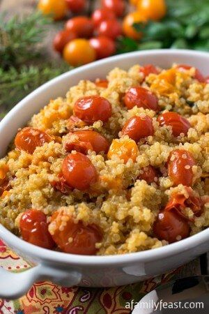 Pan Roasted Tomatoes with Quinoa - An easy and super flavorful way to prepare quinoa. Delicious as a side dish or as a light, meatless meal. Easy Pasta Recipes Quick, Dairy Free Soup, Roasted Tomato, Family Feast, Mashed Cauliflower, Entertaining Recipes, Quinoa Recipes, Healthy Side Dishes, Meatless Meals