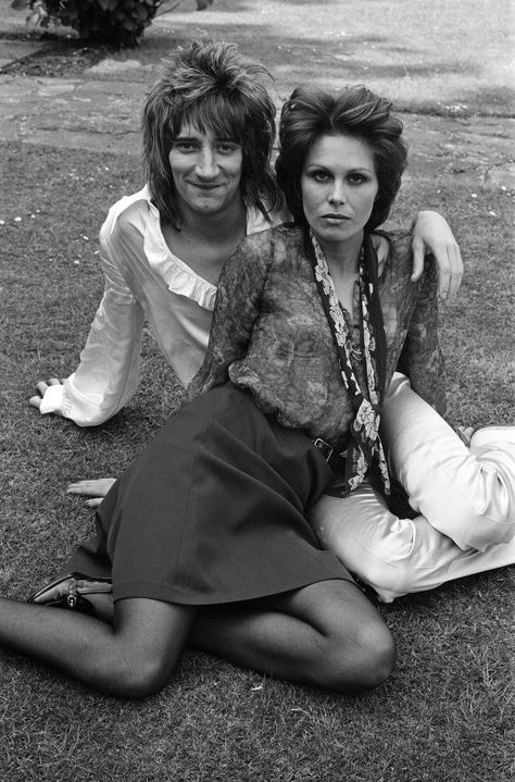 Pop singer Rod Stewart with his new girlfriend actress Joanna Lumley in her garden at her Kensington home, 24th May 1974. (Photo by Harry Fox/Mirrorpix/Getty Images) Joanna Lumley Young, 1960s Fashion Women, His New Girlfriend, Ella Enchanted, Avengers Girl, Joanna Lumley, Ab Fab, Steampunk Women, Young Celebrities