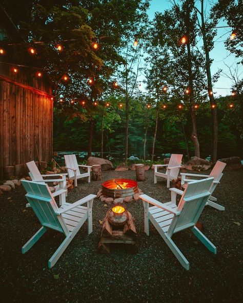 autumn cozy aesthetics — source Bonfire Pits, Backyard Bonfire, Edinburgh Uk, Budget Home Decorating, Spring Weather, Autumn Cozy, Holiday Weekend, Outdoor Fire, Cozy Corner