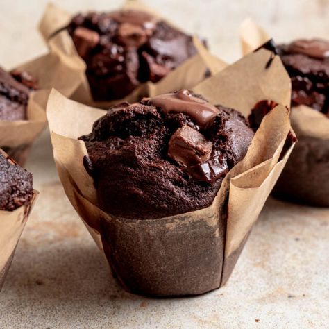 Olympic Village Triple Chocolate Muffins - Halicopter Away Triple Chocolate Muffins, Vegan Chocolate Brownies, Brownie Muffins, Double Chocolate Muffins, Pasta Fatta In Casa, Muffin Tin Recipes, Chocolate Hazelnut Spread, Triple Chocolate, Pumpkin Muffins