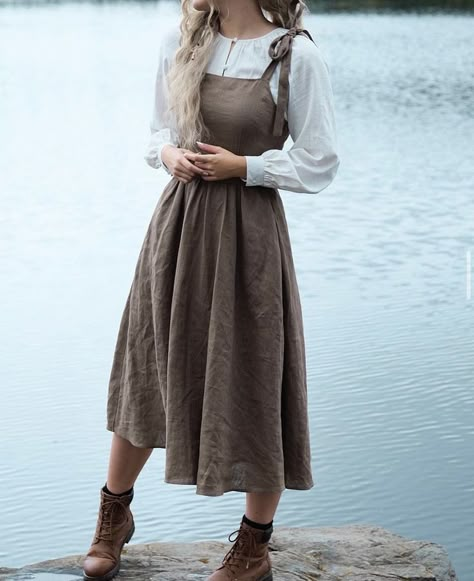 Scottish Festival Outfit, Rangercore Outfit, Little Women Outfit, Rustic Outfit, Celtic Princess, Solarpunk Fashion, Dress Sewing Ideas, Autumn Cottagecore, Mushroom Moon