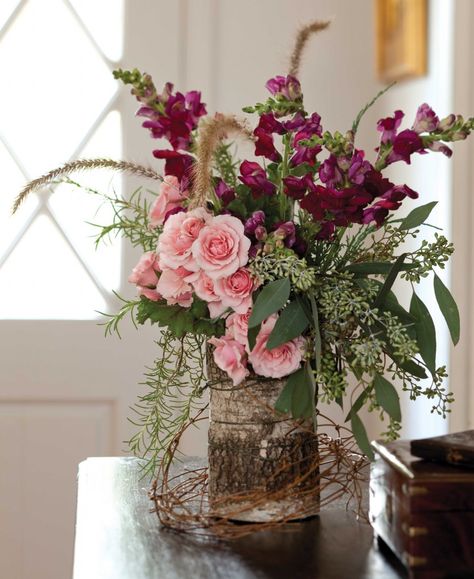 Winter Flower Arrangements, Winter Floral Arrangements, Southern Lady, Winter Floral, Flower Arrangements Diy, Bouquet Arrangements, Vase Arrangements, Beautiful Flower Arrangements, Winter Flowers