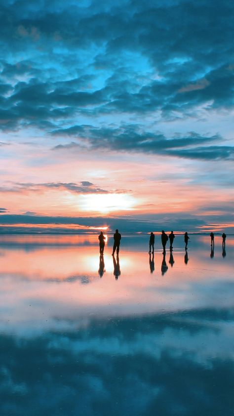 #Bolivia #AméricadelSur #paisajes Bolivian Salt Flats, Bolivia Salt Flats, Uyuni Salt Flats, Uyuni Bolivia, Salt Flat, Bolivia Travel, South America Travel, Travel Design, America Travel